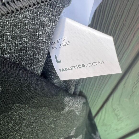 Fabletics Womens Large Dark Camo On-The-Go PowerHold® High-Waisted Capri - Picture 10 of 11